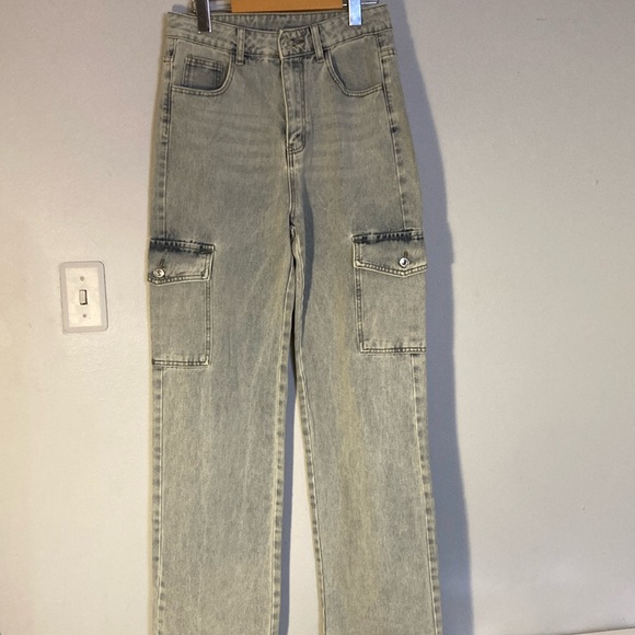 🍁 BNWOT SHEIN HI WAIST Cargo light blue denim jeans •S• 15”•inseam 13” - Picture 1 of 11